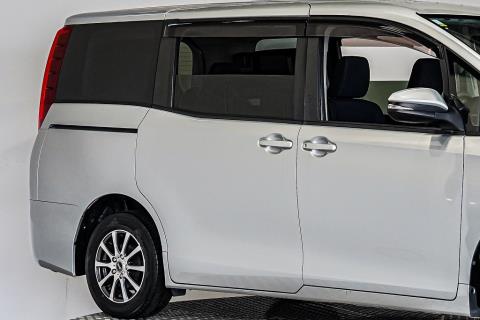 2014 Toyota Noah X 7 Seater - Thumbnail