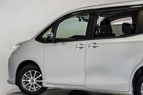 2014 Toyota Noah X 7 Seater - Thumbnail