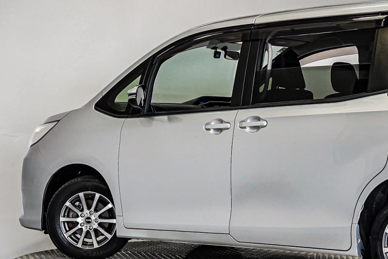 2014 Toyota Noah X 7 Seater