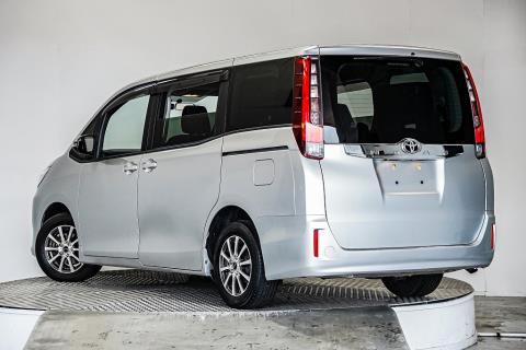 2014 Toyota Noah X 7 Seater - Thumbnail