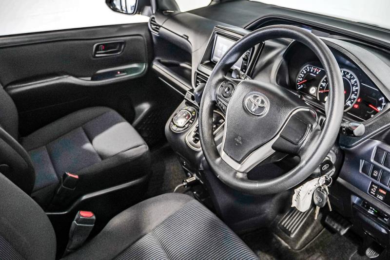 2014 Toyota Noah X 7 Seater