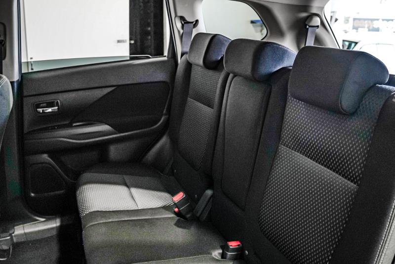 2016 Mitsubishi Outlander 24G 7 Seater