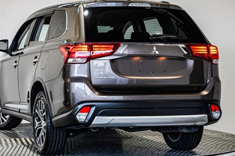 2016 Mitsubishi Outlander 24G 7 Seater - Thumbnail