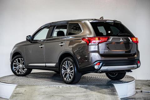 2016 Mitsubishi Outlander 24G 7 Seater - Thumbnail