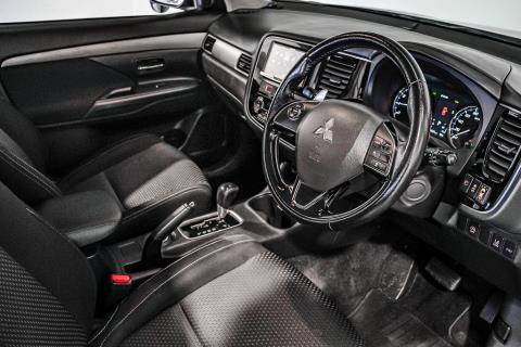 2016 Mitsubishi Outlander 24G 7 Seater - Thumbnail