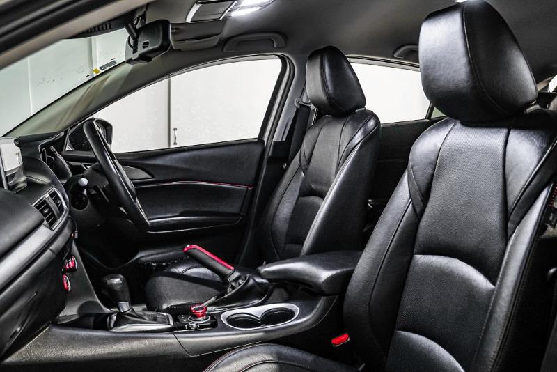 2014 Mazda Axela 20S / 3 Sport