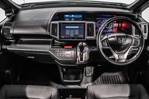 2014 Honda Stepwgn Spada Z - Thumbnail