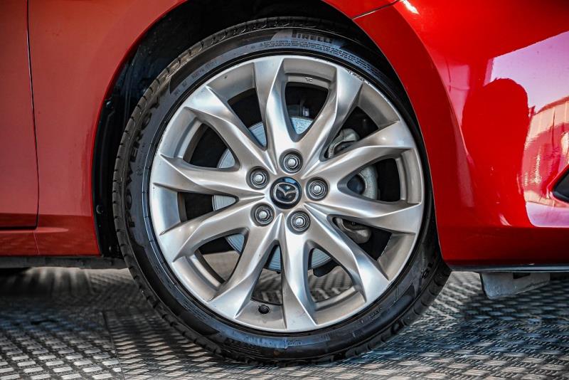 2014 Mazda Axela 20S / 3 Sport