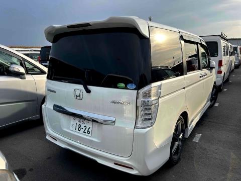 2014 Honda Step Wagon - Thumbnail