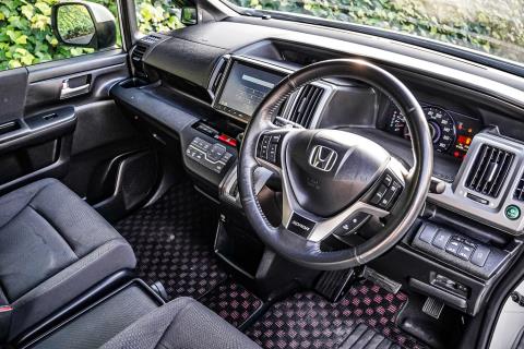 2014 Honda Step Wagon - Thumbnail