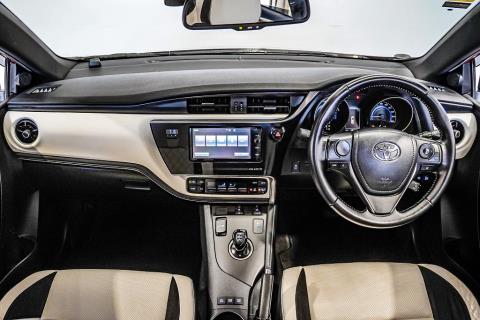 2016 Toyota Auris Hybrid / Corolla - Thumbnail