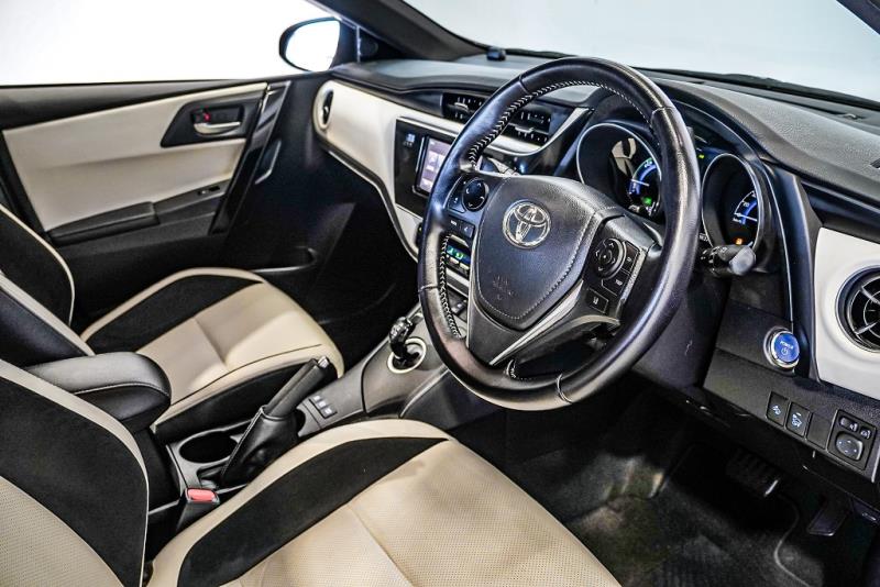 2016 Toyota Auris Hybrid / Corolla