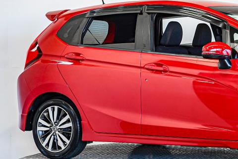 2015 Honda Fit S Hybrid / Jazz RS - Thumbnail