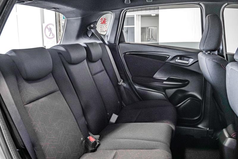 2014 Honda Fit S / Jazz Hybrid RS