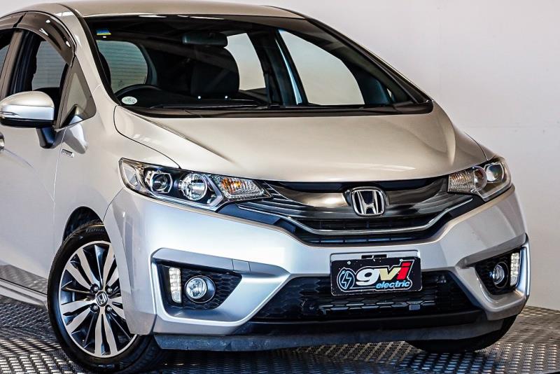 2014 Honda Fit S / Jazz Hybrid RS