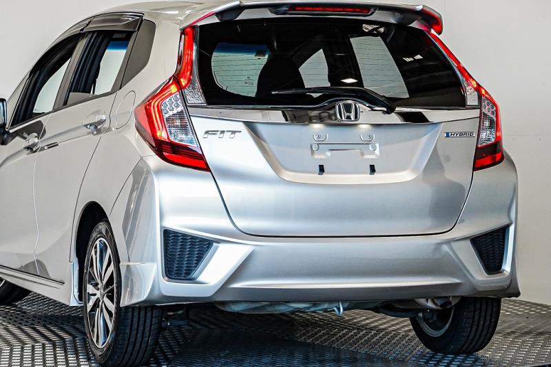 2014 Honda Fit S / Jazz Hybrid RS