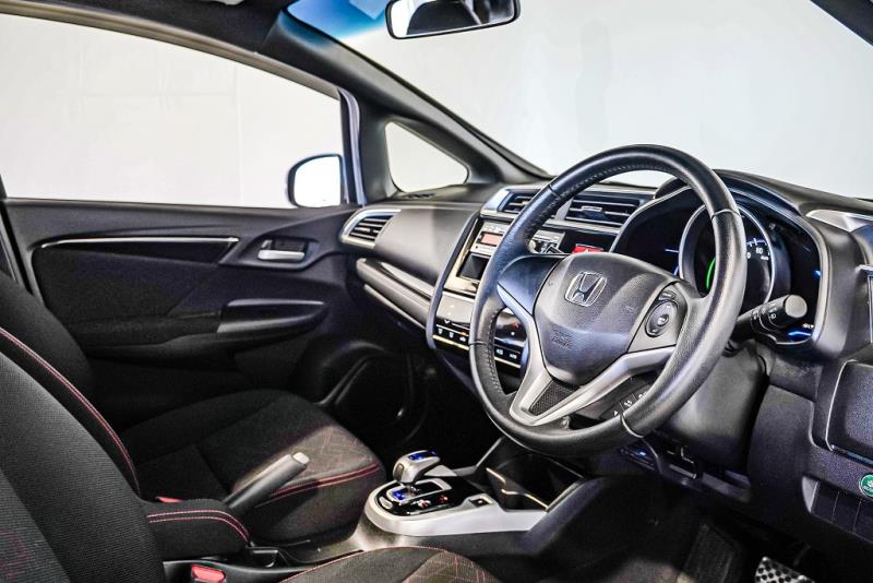2014 Honda Fit S / Jazz Hybrid RS