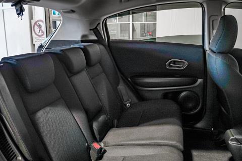 2014 Honda Vezel X Hybrid / HR-V - Thumbnail