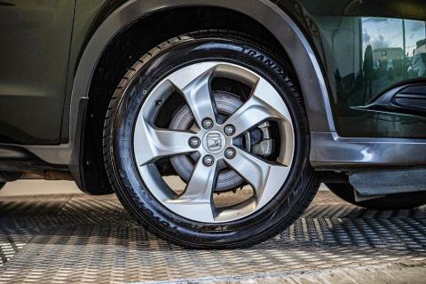 2014 Honda Vezel X Hybrid / HR-V - Thumbnail