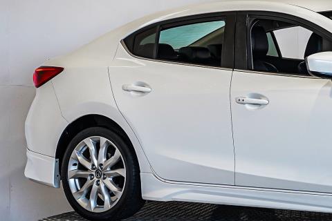 2015 Mazda Axela Hybrid / 3 Ltd - Thumbnail