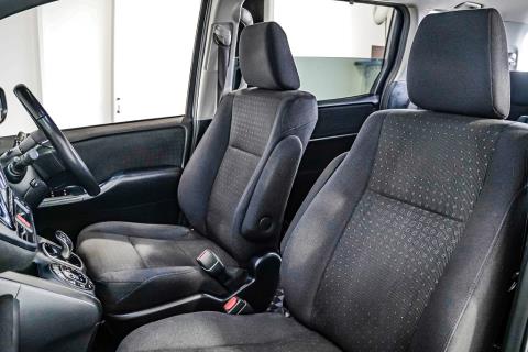 2014 Toyota Voxy Hybrid / Noah - Thumbnail