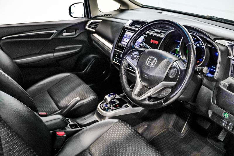 2016 Honda Fit L Hybrid / Jazz