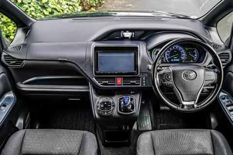 2014 Toyota Voxy Hybrid / Noah - Thumbnail