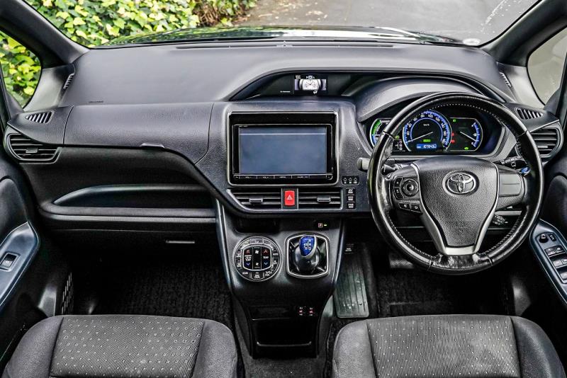 2014 Toyota Voxy Hybrid / Noah