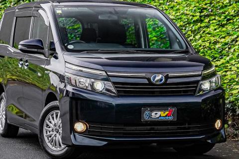 2014 Toyota Voxy Hybrid / Noah - Thumbnail