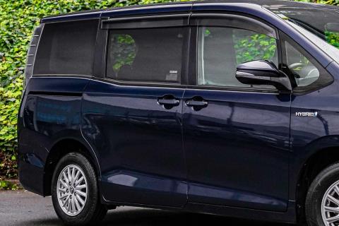 2014 Toyota Voxy Hybrid / Noah - Thumbnail