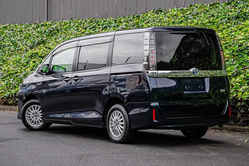 2014 Toyota Voxy Hybrid / Noah