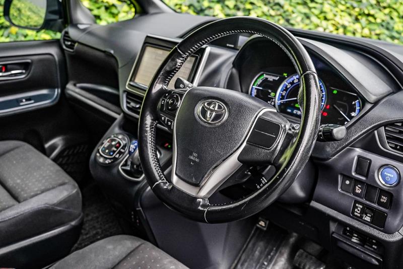 2014 Toyota Voxy Hybrid / Noah