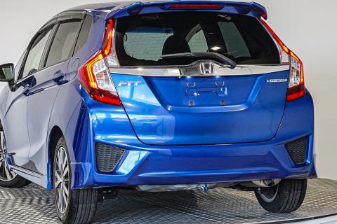 2014 Honda Fit S Hybrid / Jazz RS - Thumbnail