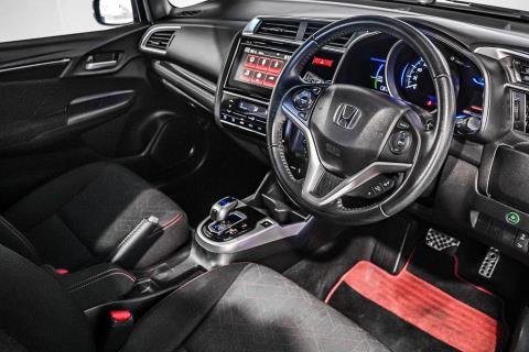 2014 Honda Fit S Hybrid / Jazz RS - Thumbnail