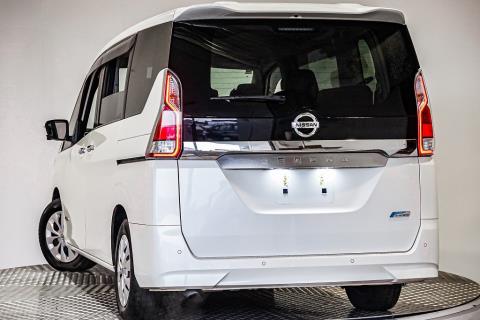 2018 Nissan Serena Hybrid 8 Seater - Thumbnail