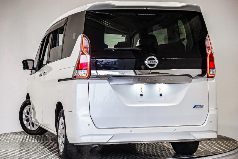 2018 Nissan Serena Hybrid 8 Seater