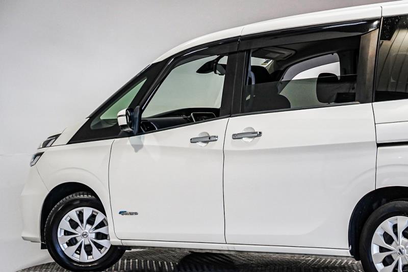 2018 Nissan Serena Hybrid 8 Seater