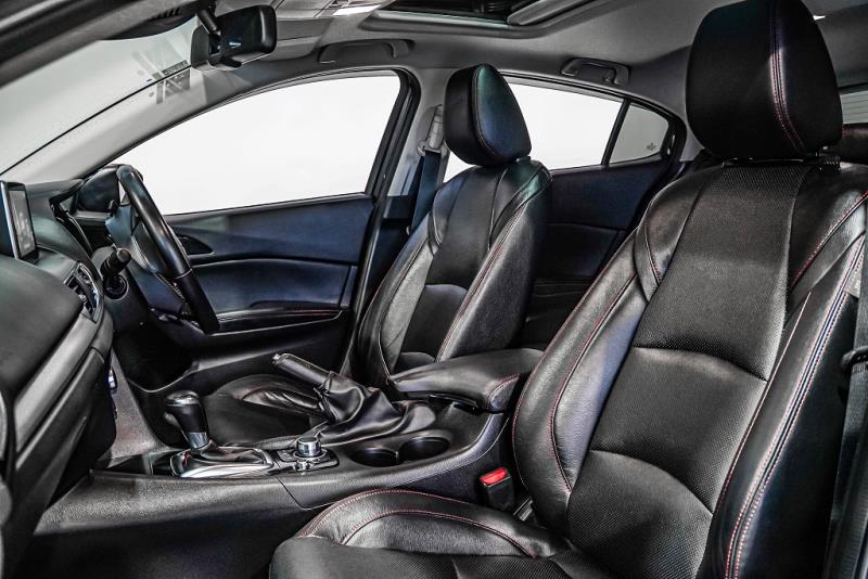 2015 Mazda Axela 20S / 3 LTD