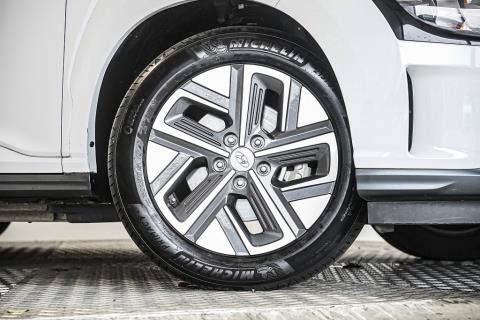2022 Hyundai Kona EV - Thumbnail
