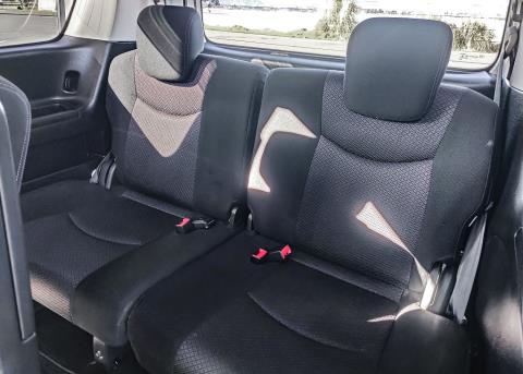 2013 Nissan Serena H-Star Hybrid - Thumbnail