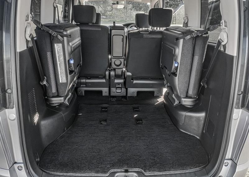 2013 Nissan Serena H-Star Hybrid