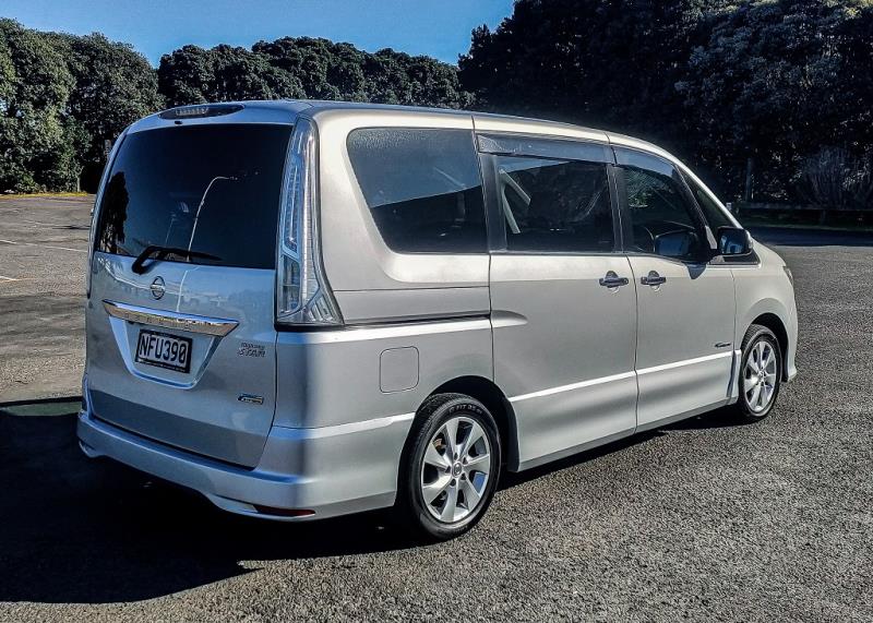 2013 Nissan Serena H-Star Hybrid