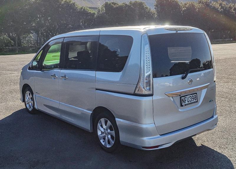 2013 Nissan Serena H-Star Hybrid