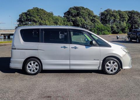 2013 Nissan Serena H-Star Hybrid - Thumbnail