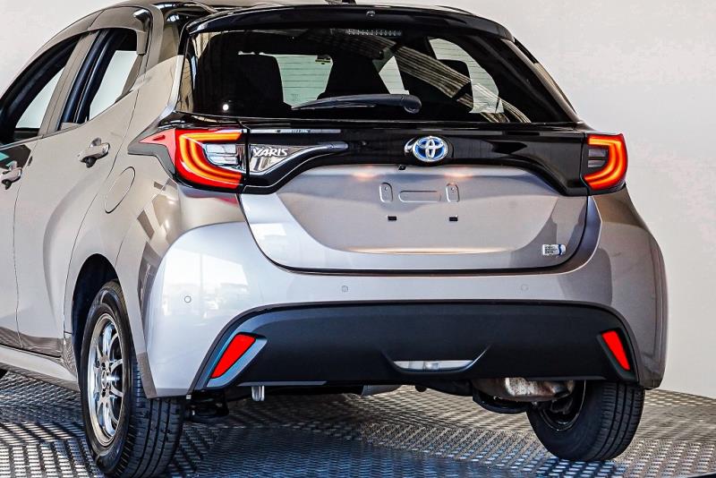 2020 Toyota Yaris G Hybrid / Vitz