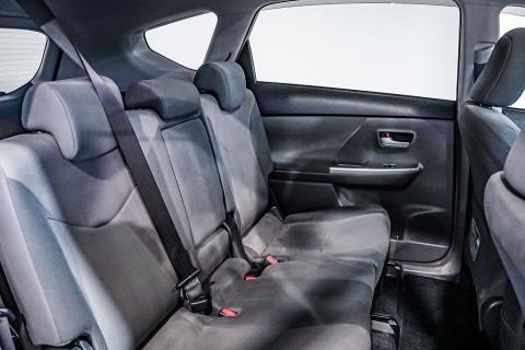 2012 Toyota Prius Alpha S - Thumbnail