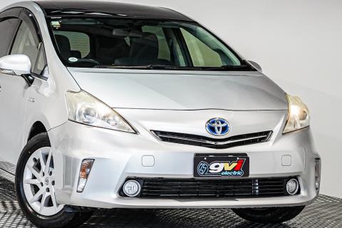 2012 Toyota Prius Alpha S - Thumbnail