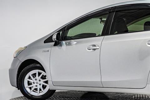 2012 Toyota Prius Alpha S - Thumbnail