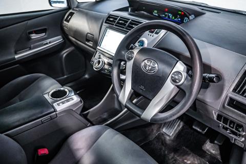 2012 Toyota Prius Alpha S - Thumbnail