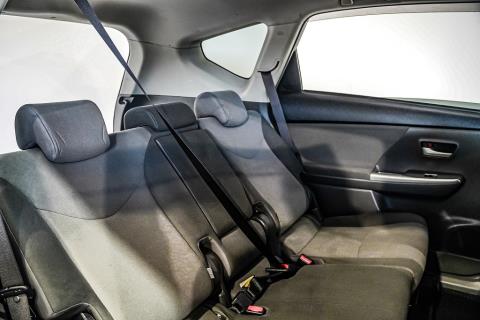 2013 Toyota Prius Alpha S - Thumbnail